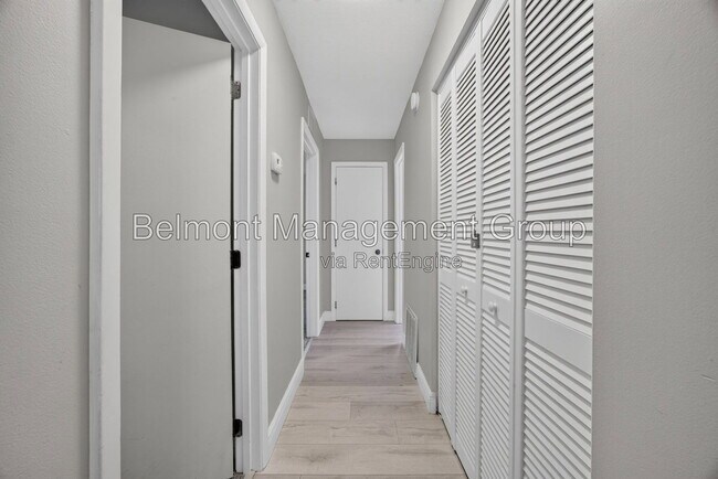 Building Photo - 7606 Waunatta Ct