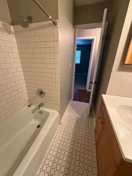 Building Photo - 329 N Date St