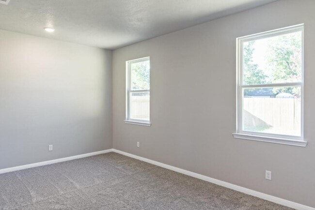 Building Photo - 106 N Oneal St