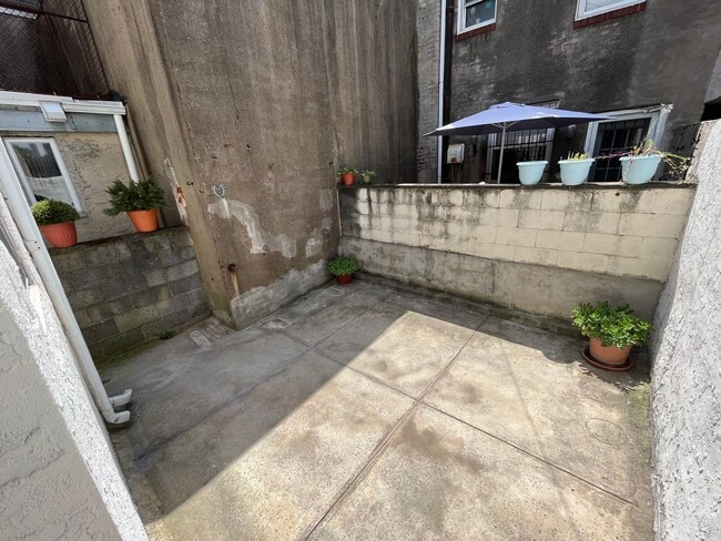 Building Photo - 3 Bedroom Townhouse in Bella Vista