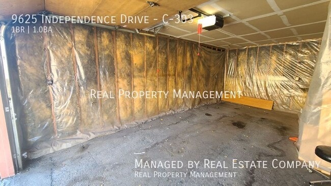 Building Photo - 9625 Independence Dr