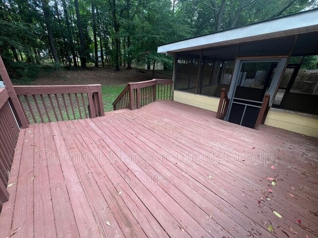 Building Photo - 916 Curry Cir SE