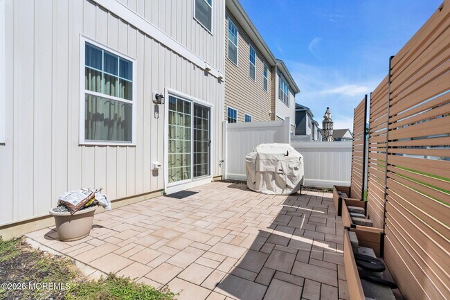 Building Photo - 22 Coburgh Dr