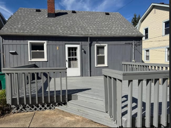 Building Photo - Single Family Home 3 beds 2 bath Available Now!