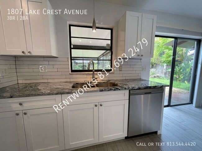 Building Photo - 1807 Lakecrest Ave