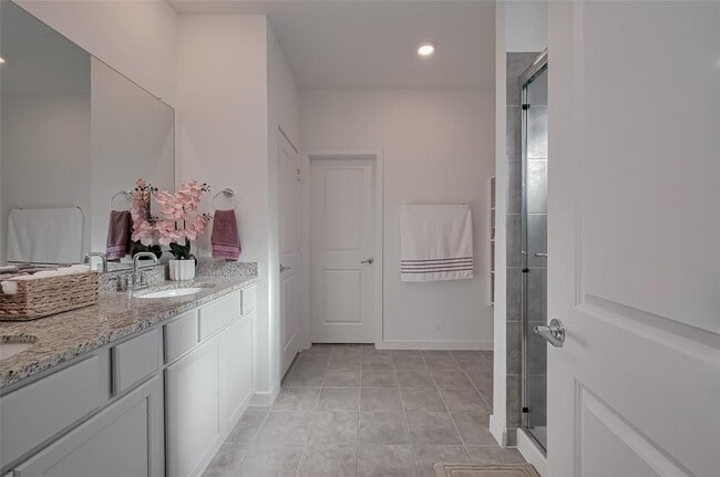 Building Photo - 21611 Shadowbrook Birch Dr