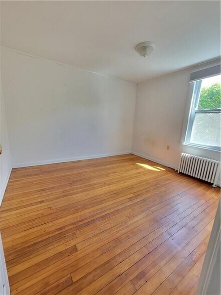 Building Photo - 38 Aquidneck Ave