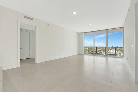 Building Photo - 220 Lake Shore Dr