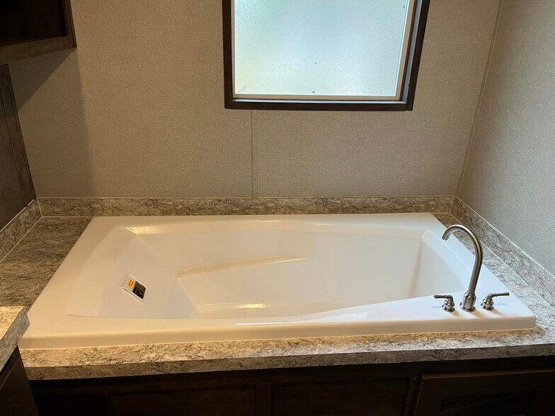 Building Photo - 117 Betty St