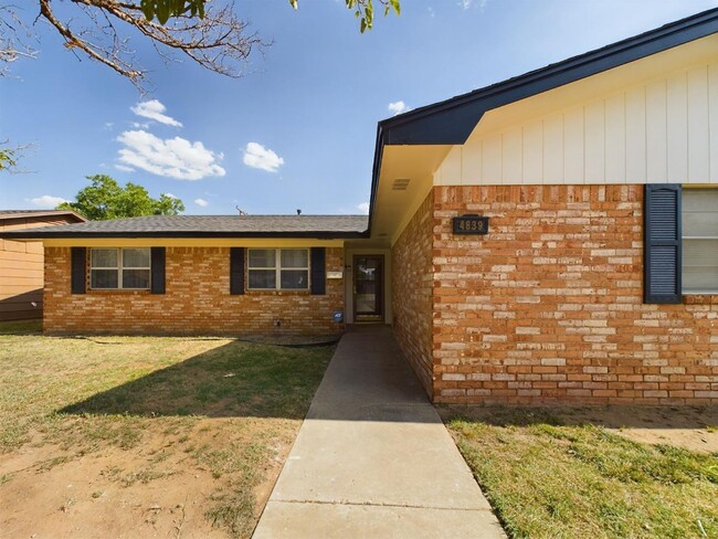 Building Photo - Spacious and Modern 3 bedroom Home with a ...