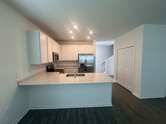 Building Photo - 4923 SW 81st Loop