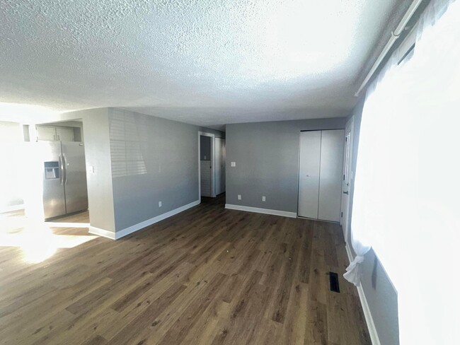 Building Photo - 3535 Paris Blvd