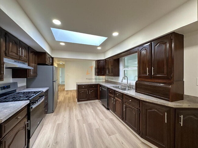 Building Photo - 2627 W 60th Dr
