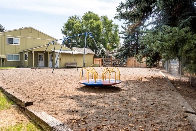 Building Photo - 319 SW G St