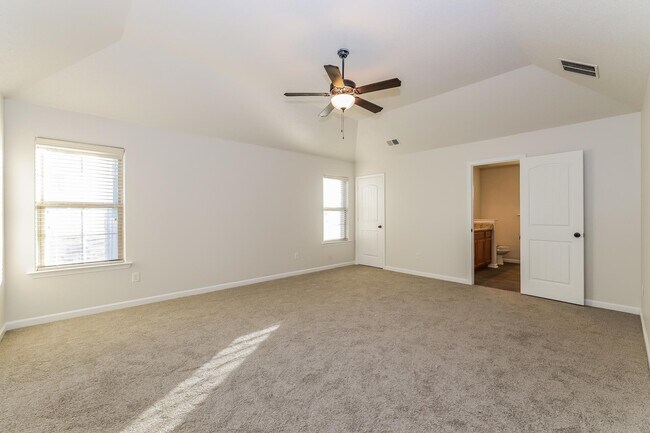 Building Photo - 9425 Darren Cir S