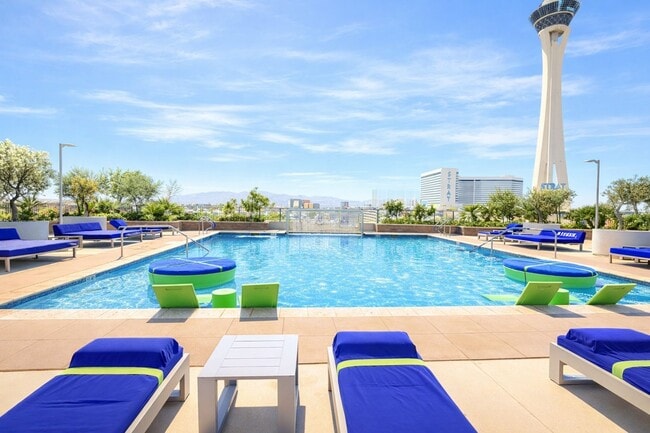 Building Photo - High Rise Stunner!