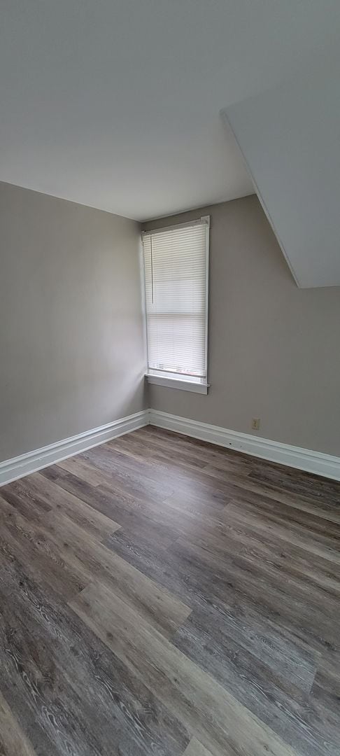 Building Photo - 3 bedroom, 1 bath, 2 story single family house