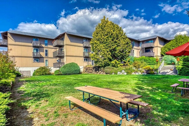 Building Photo - 1425 S Puget Dr