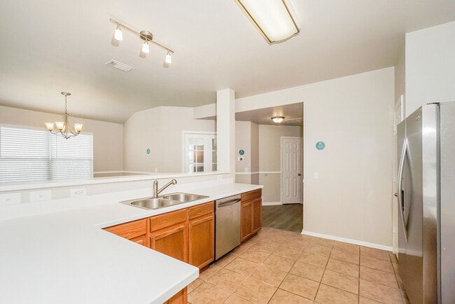 Building Photo - 930 Amber Knoll