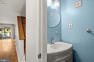 Building Photo - 60 Hampshire Dr