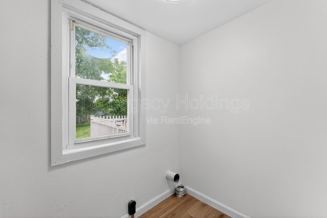 Building Photo - 44 Holbert Ave