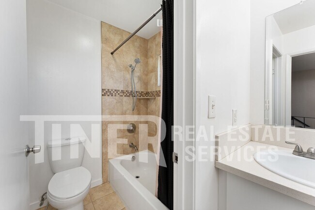 Building Photo - 6167 Oakgreen Cir