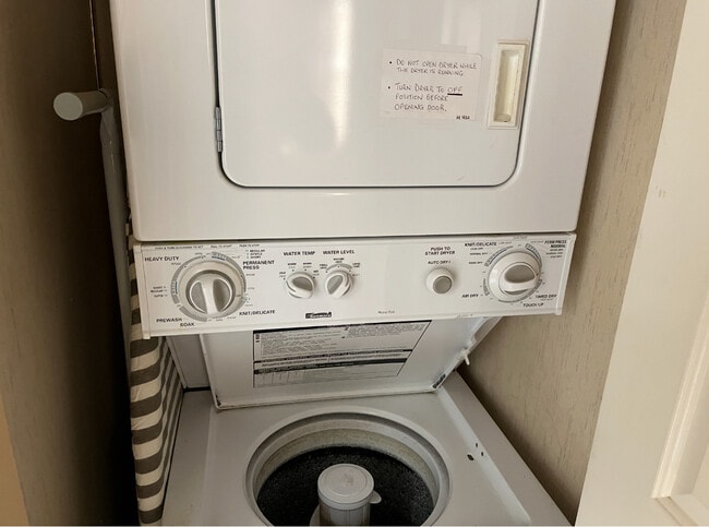 Building Photo - 6250 S Oakmont Dr