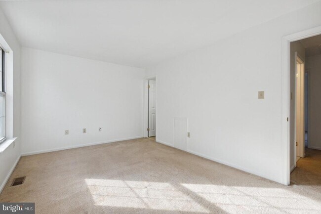 Building Photo - 18221 Fox Chase Cir