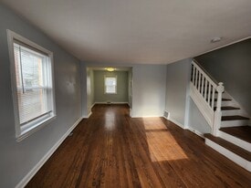 Building Photo - 364 Oakland St