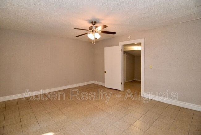 Building Photo - 2058 Battle Row