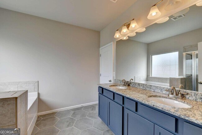 Building Photo - 648 Georgia Way