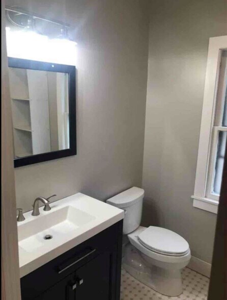 Building Photo - 171 Blaine Ave