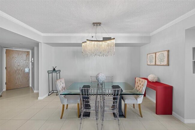 Building Photo - 20185 E Country Club Dr