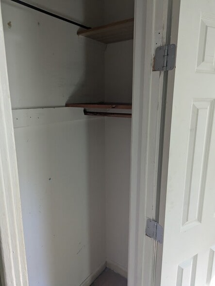 Building Photo - 4081 Clifton Ave