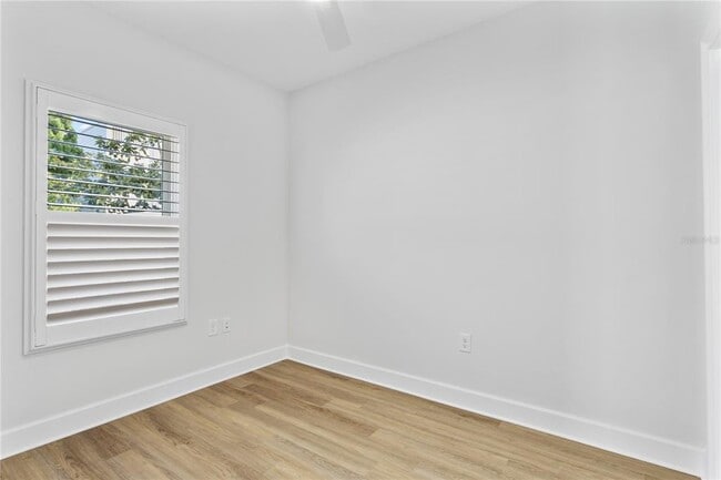 Building Photo - 1903 W Bristol Ave