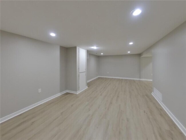 Building Photo - 408 Riverview Dr