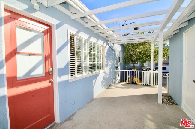 Building Photo - 3141 Fairmount Ave