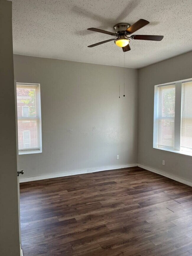 Building Photo - Charming 3-Bed Duplex with Granite Elegance and Hardwood Warmth in South  City