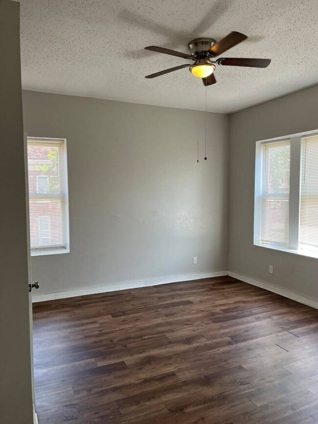 Building Photo - "Charming 4-Bed Duplex in St. Louis City 2nd Floor with Granite Countertops & Gleaming Hardwood F...