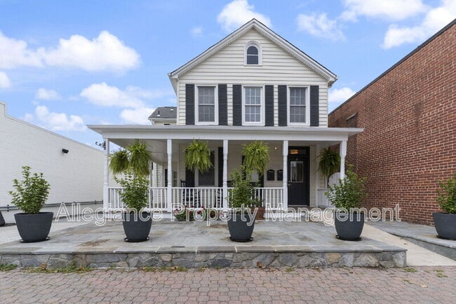 Building Photo - 1506 B Mt Vernon Ave