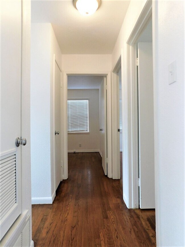 Building Photo - 1100 Estes Dr