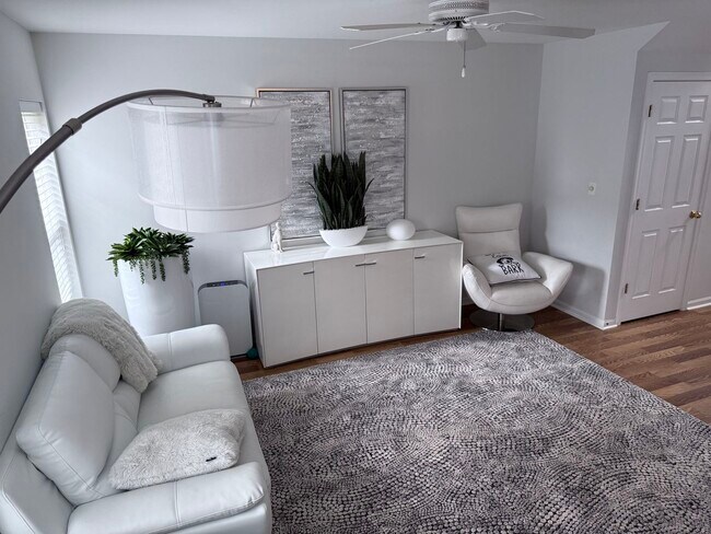 Building Photo - 2727 Borkshire Ln