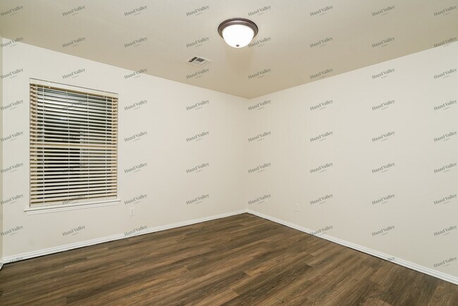 Building Photo - 13313 E 43rd St