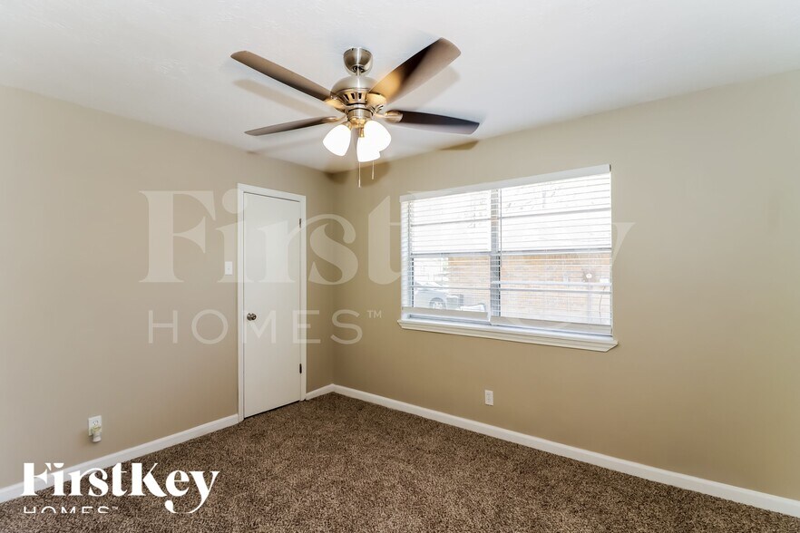 Building Photo - 25448 White Oak Ln