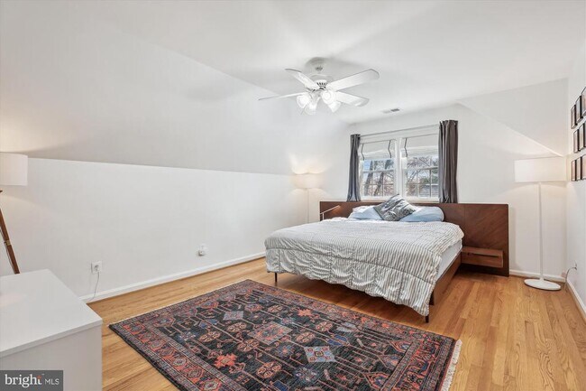 Building Photo - 5213 Rayland Dr