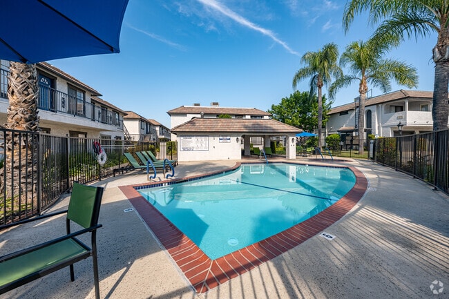 Building Photo - Charter Oaks