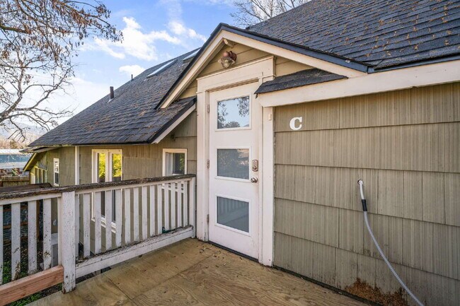 Building Photo - 248 Walker Ave