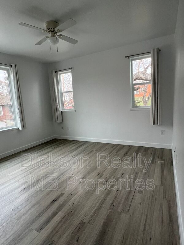 Building Photo - 263 Thoma St