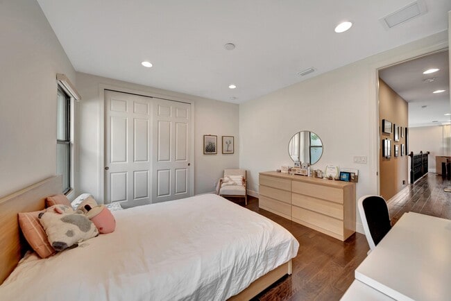 Building Photo - 10302 Sweet Bay Manor
