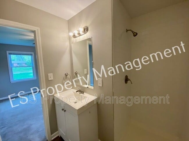 Building Photo - 8070 Chiltern Dr